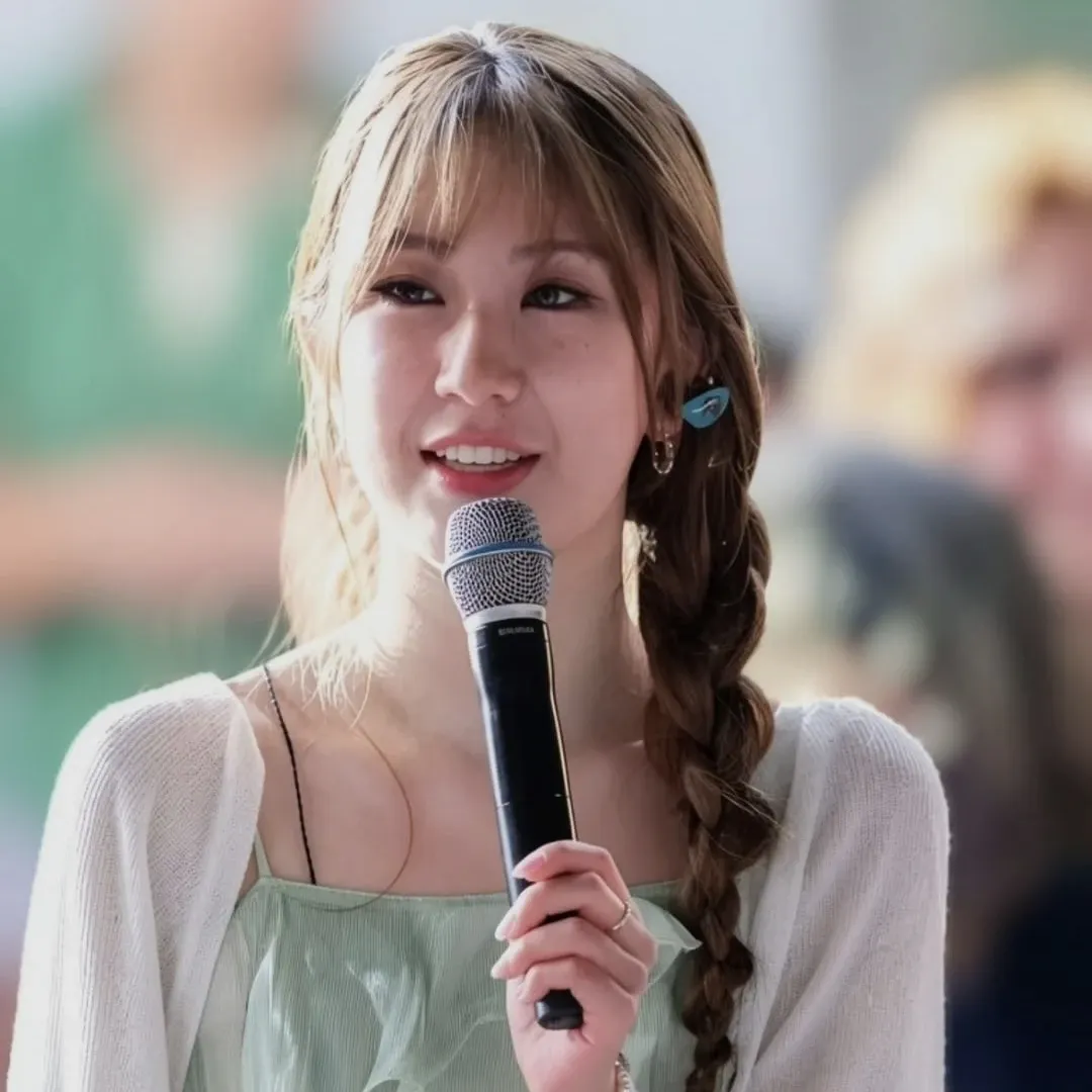A moment captured by a fan of Jeon Yujin