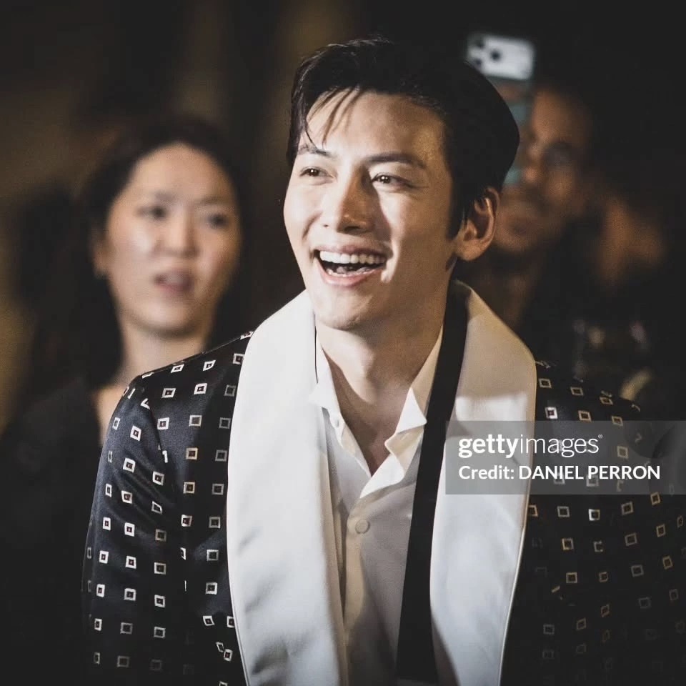 Behind-the-scenes cut of Ji Changwook