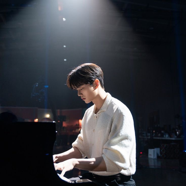 A moment captured by a fan of Song Kang
