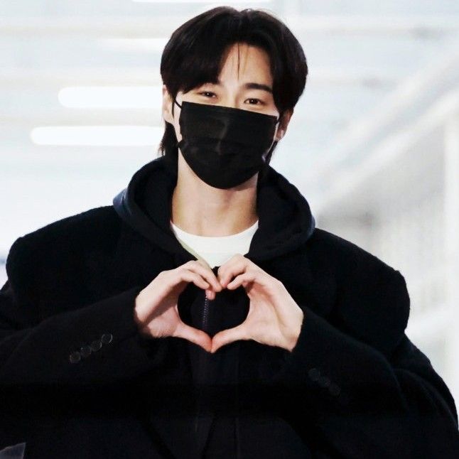 粉絲拍下的邊佑錫瞬間