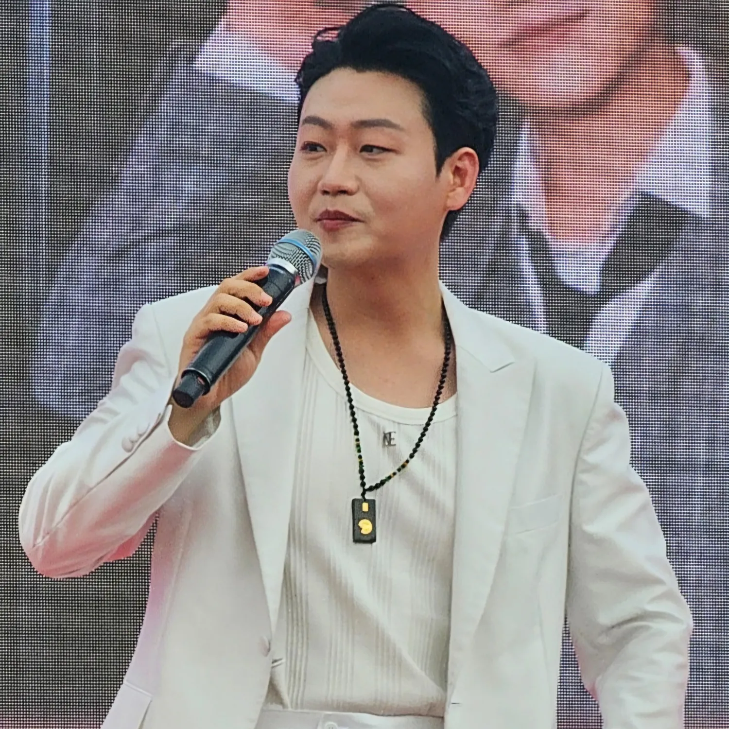 A moment captured by a fan of Min Soohyun