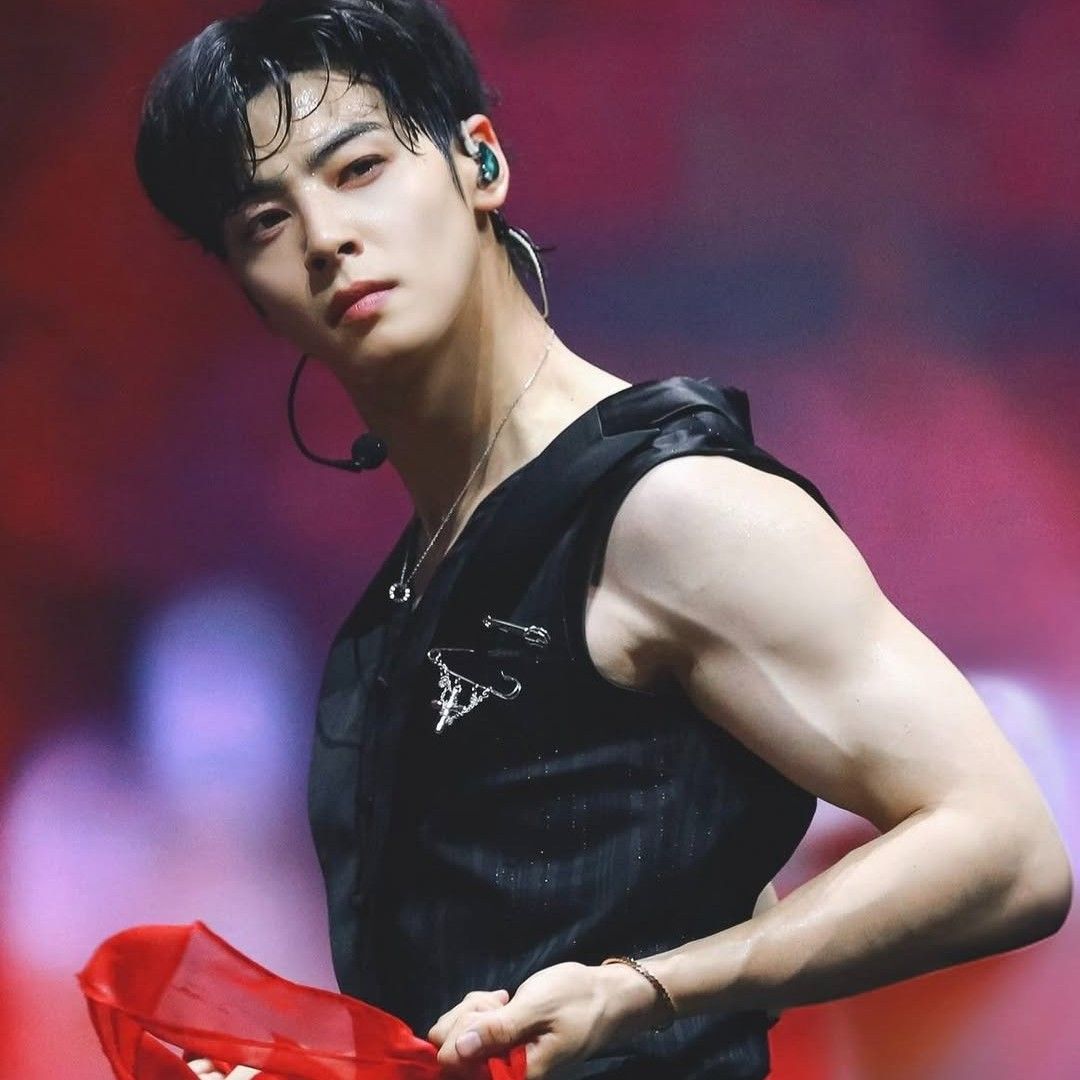 Latest photo of Cha Eunwoo