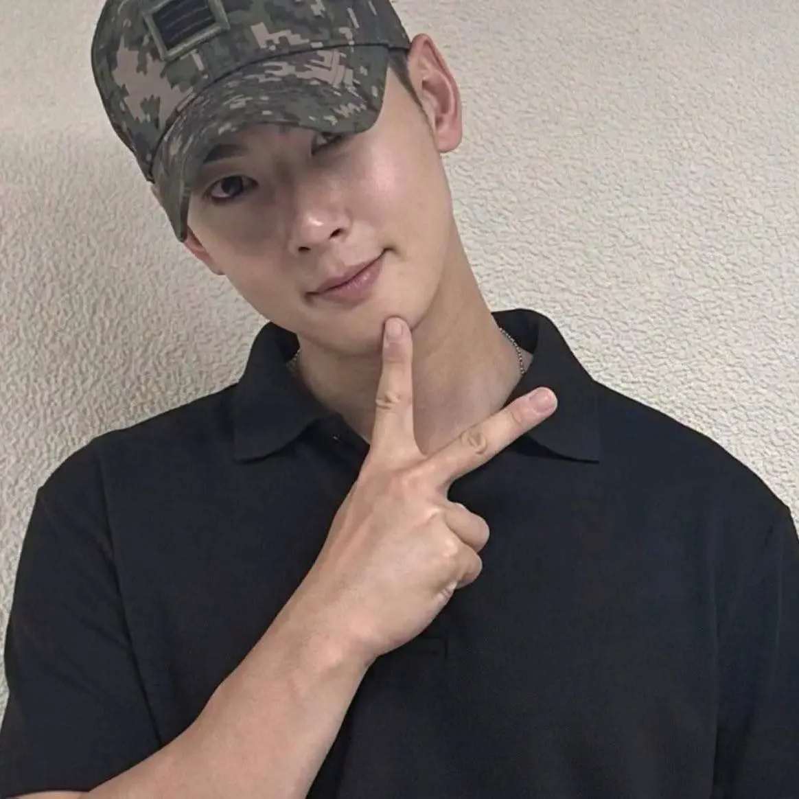 Behind-the-scenes cut of Cha Eunwoo