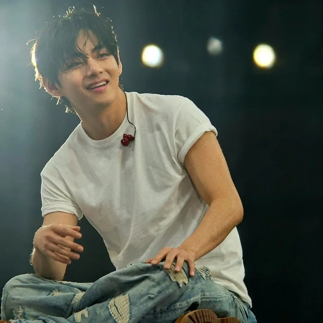 Recent activity shot of Kim Taehyung (V)