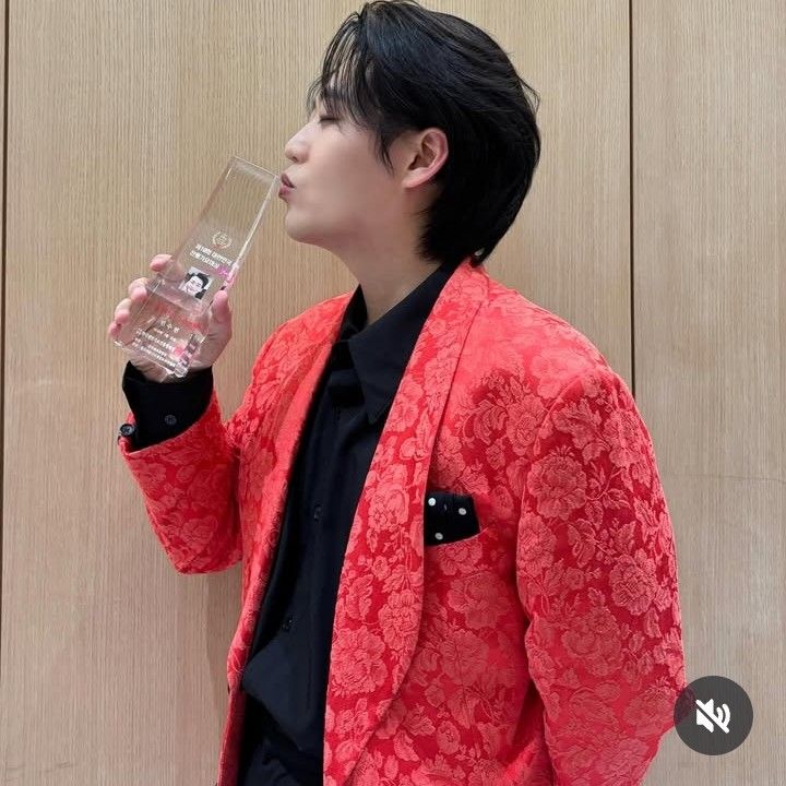 Behind-the-scenes cut of Min Soohyun