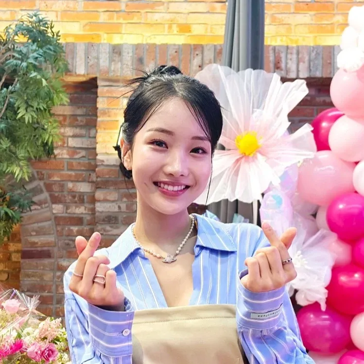 A moment captured by a fan of Kim Soyeon (2004)