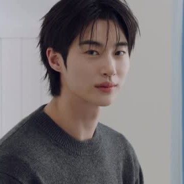 Behind-the-scenes cut of Byeon Wooseok