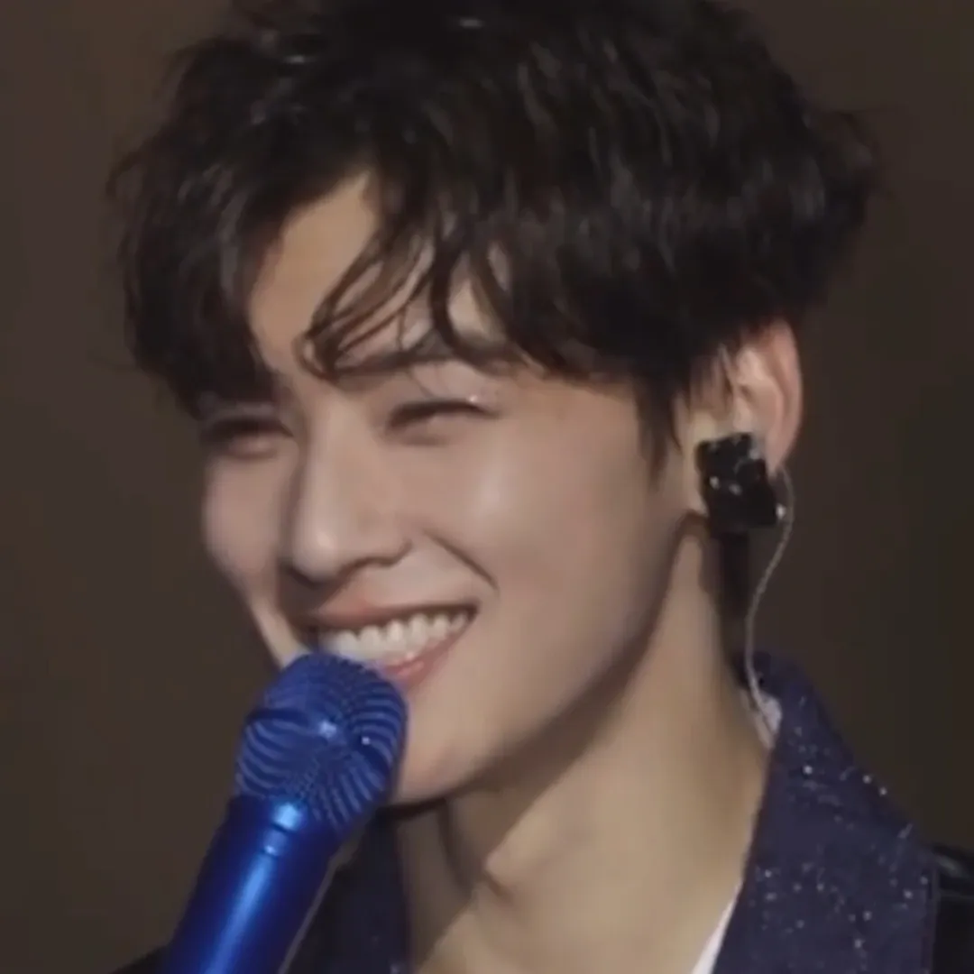 A moment captured by a fan of Cha Eunwoo