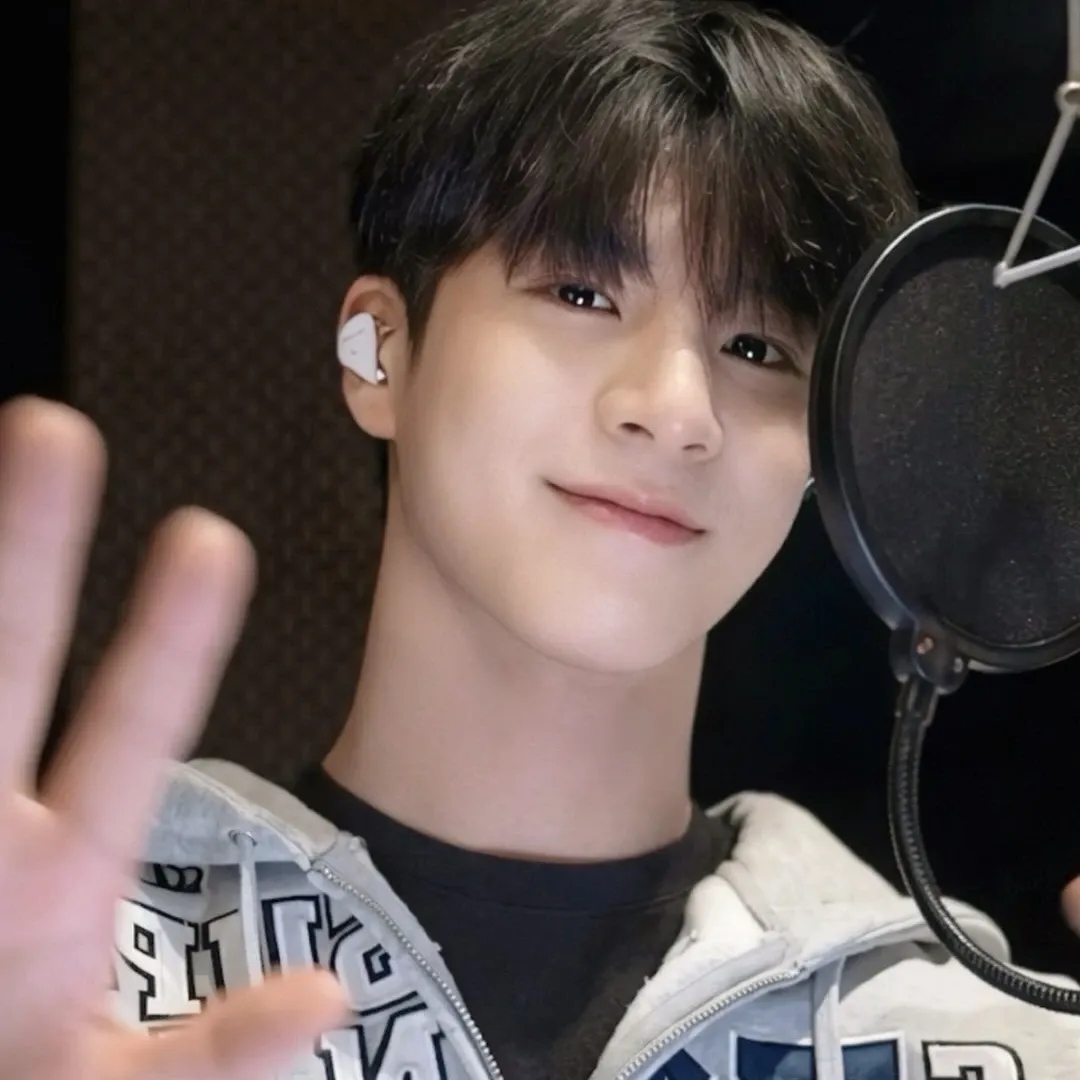Latest photo of Jeong Dongwon