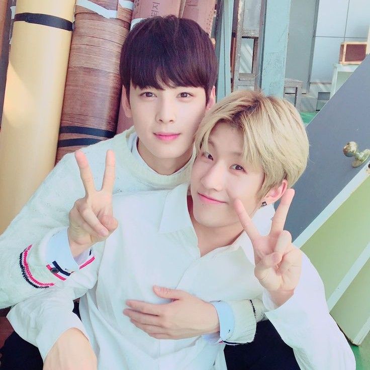 A moment captured by a fan of Cha Eunwoo