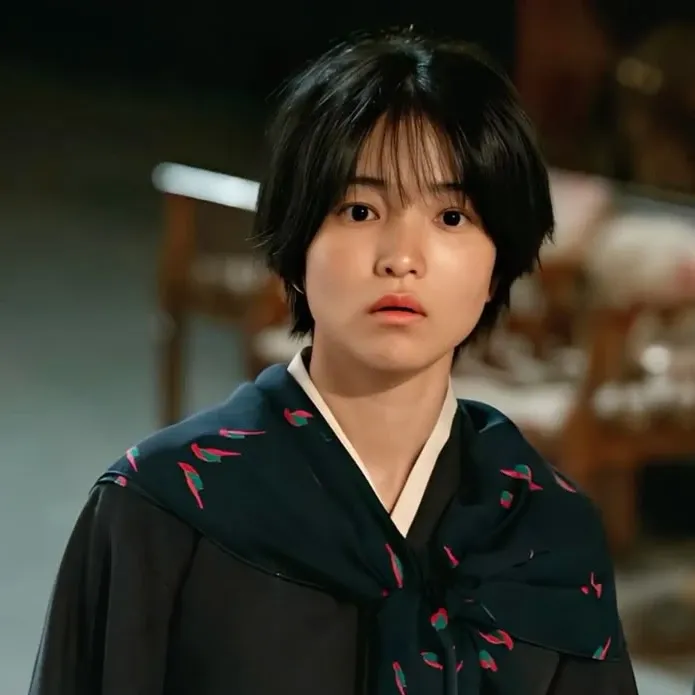 Behind-the-scenes cut of Kim Taeri