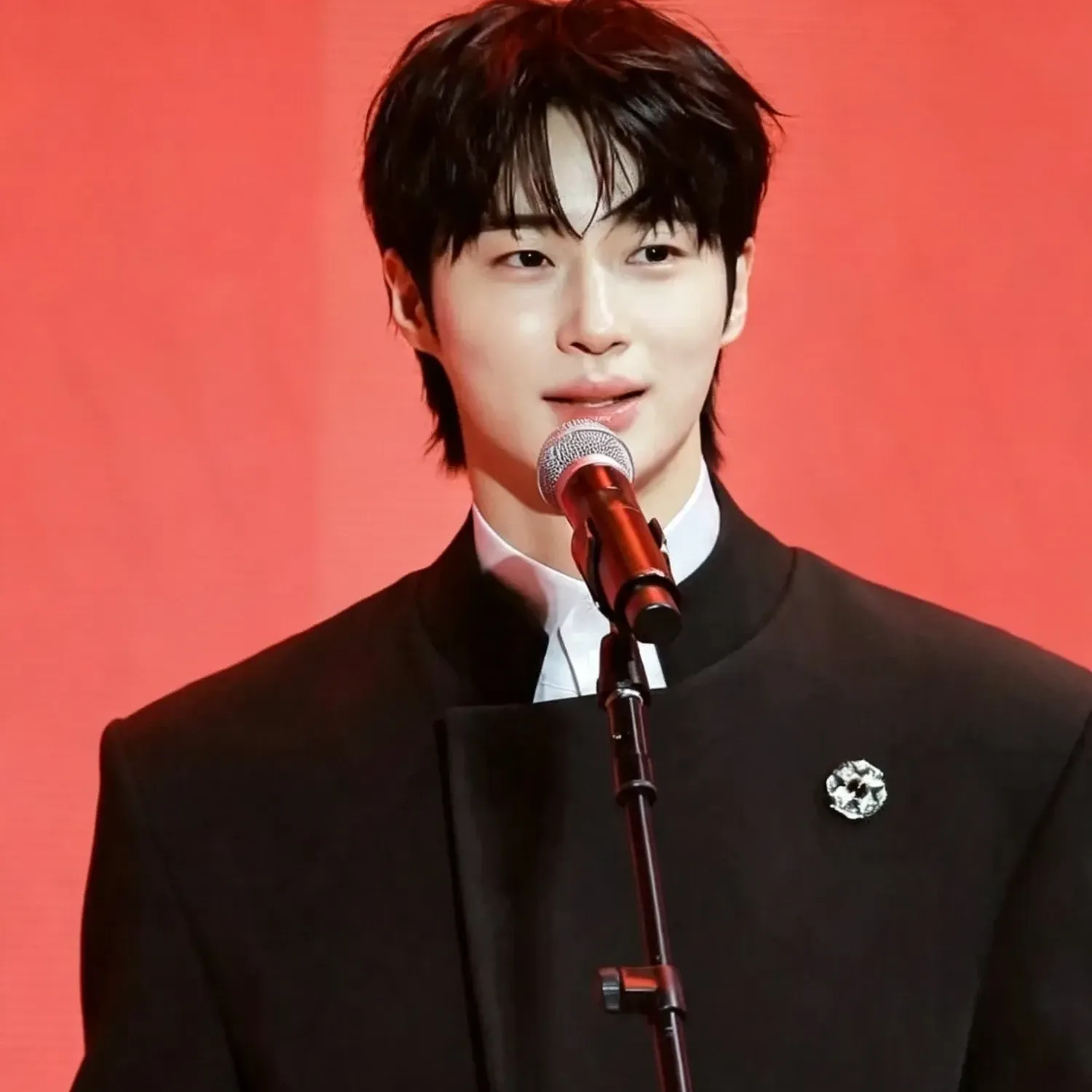 Behind-the-scenes cut of Byeon Wooseok