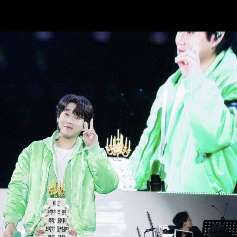 Behind-the-scenes cut of Hwang Youngwoong