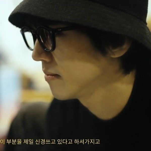 A moment captured by a fan of Lee Seungyoon