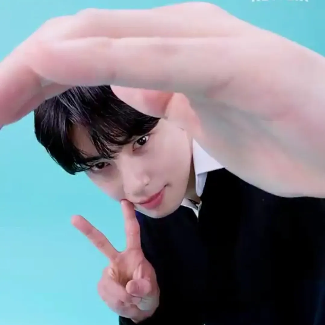 Latest photo of Cha Eunwoo