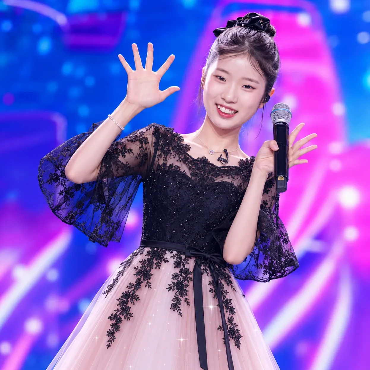 커뮤니티에서 화제된 인기 셀럽 콘텐츠