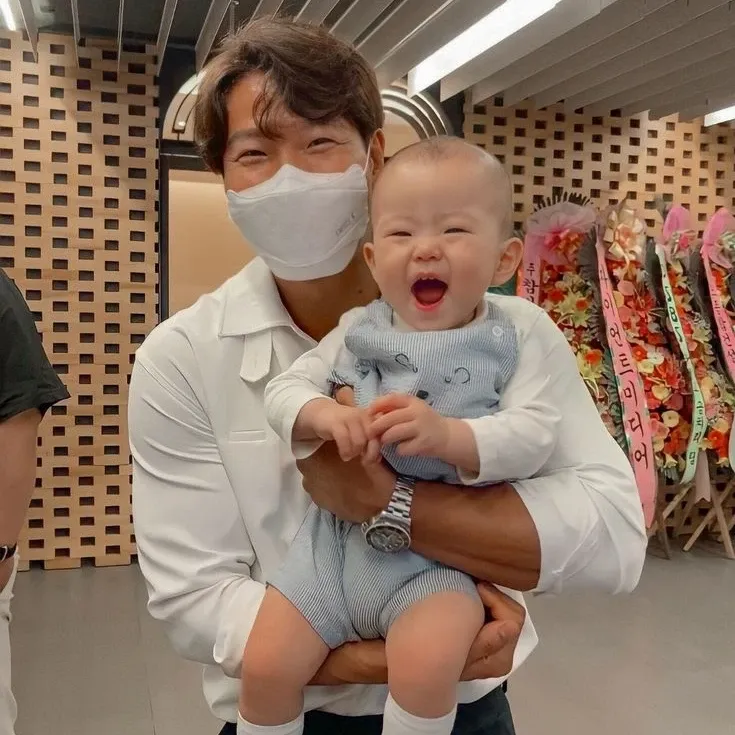 Recent activity shot of Kim Jongkook