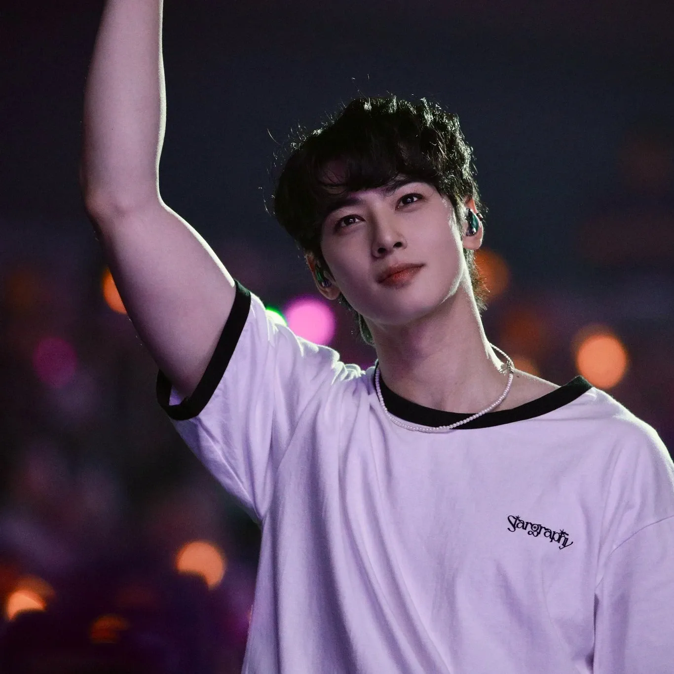 Behind-the-scenes cut of Cha Eunwoo
