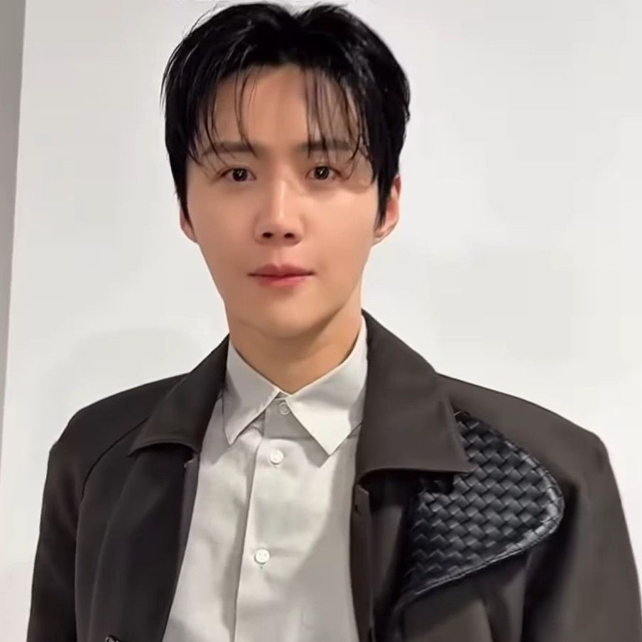 粉丝拍下的金宣虎瞬间