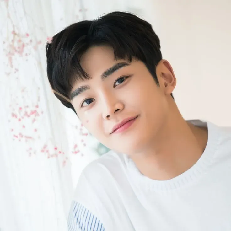 Momen yang diabadikan oleh penggemar Rowoon