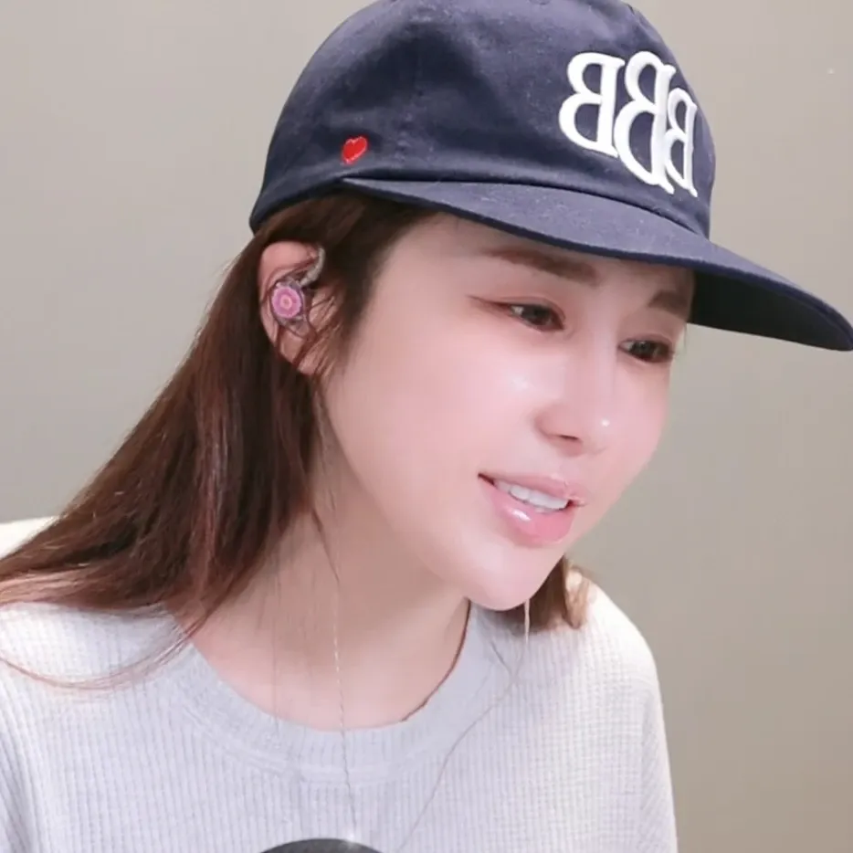 Cuplikan di balik layar dari Kim Soyou