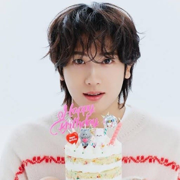 A moment captured by a fan of Park Hyungsik