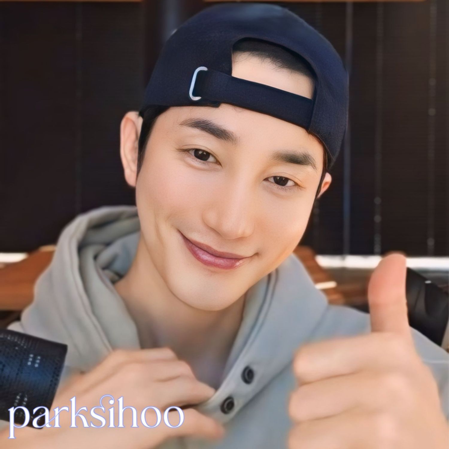 A moment captured by a fan of Park Sihoo