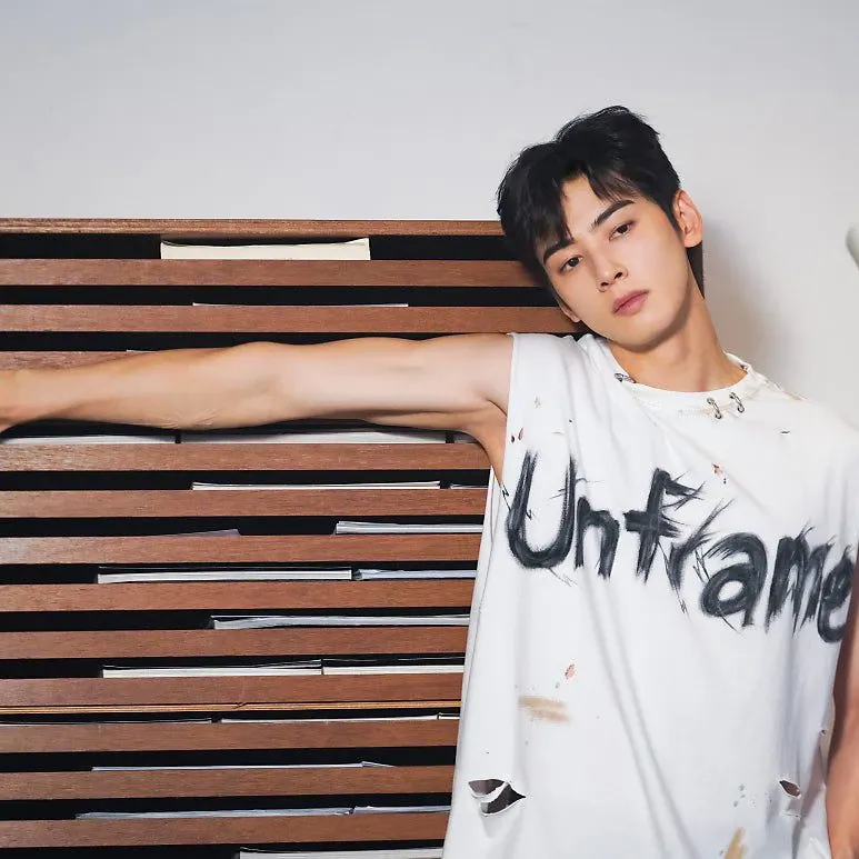 A moment captured by a fan of Cha Eunwoo