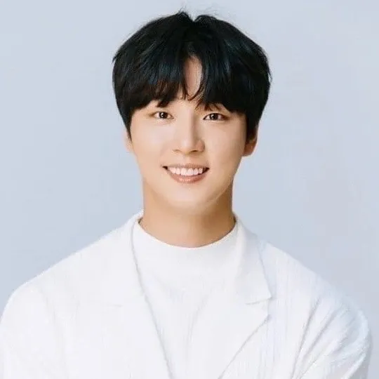 Latest photo of Yoon Shiyoon