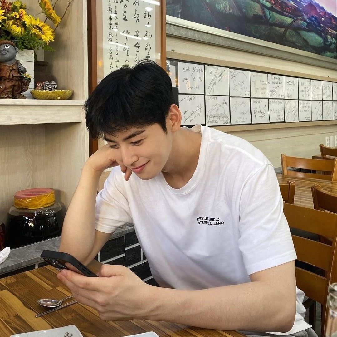 Latest photo of Cha Eunwoo