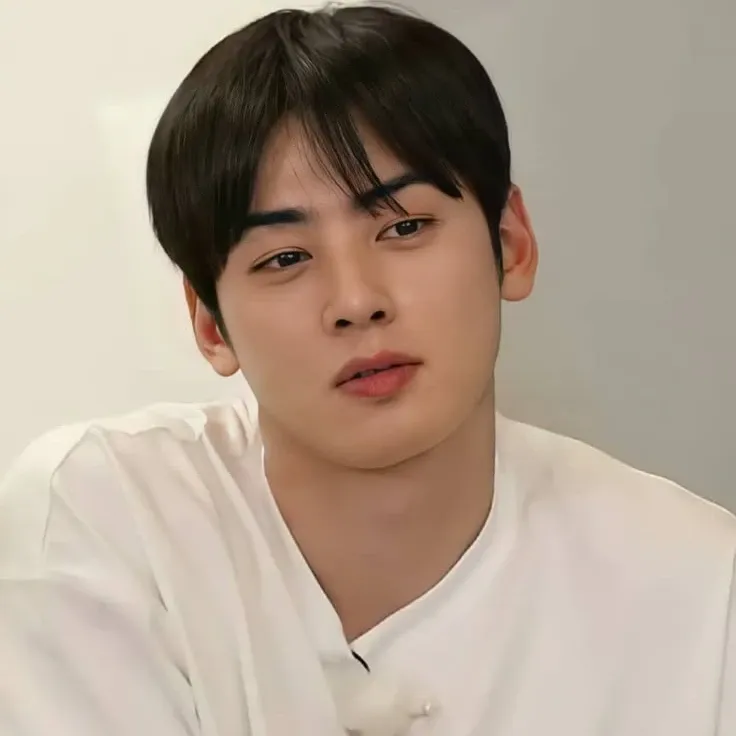 Behind-the-scenes cut of Cha Eunwoo