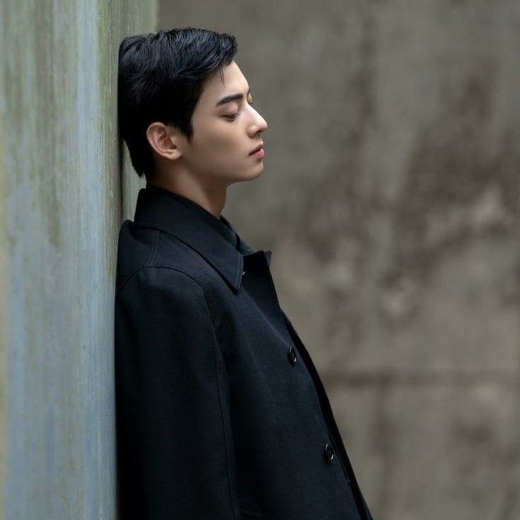 Recent activity shot of Cha Eunwoo