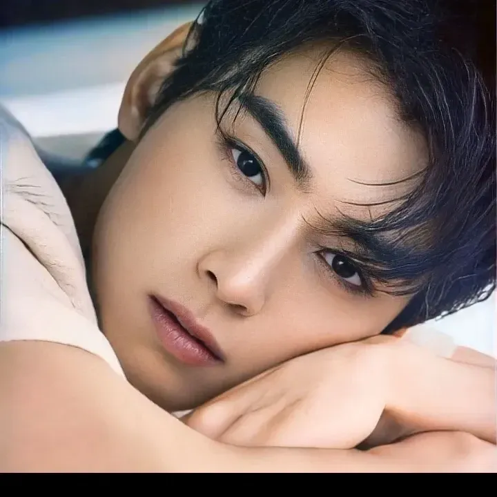 A moment captured by a fan of Cha Eunwoo