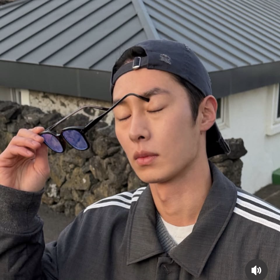 Recent activity shot of Lee Jaewook