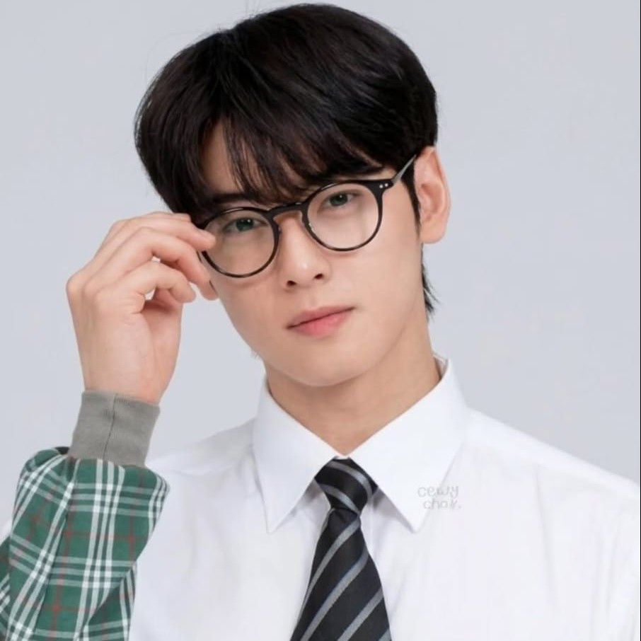 A moment captured by a fan of Cha Eunwoo