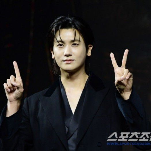 Latest photo of Park Hyungsik