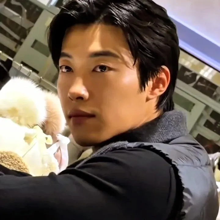 A moment captured by a fan of Woo Dohwan