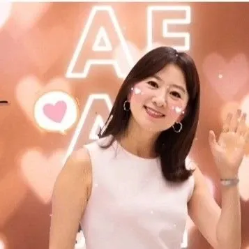 A moment captured by a fan of Kim Heeae