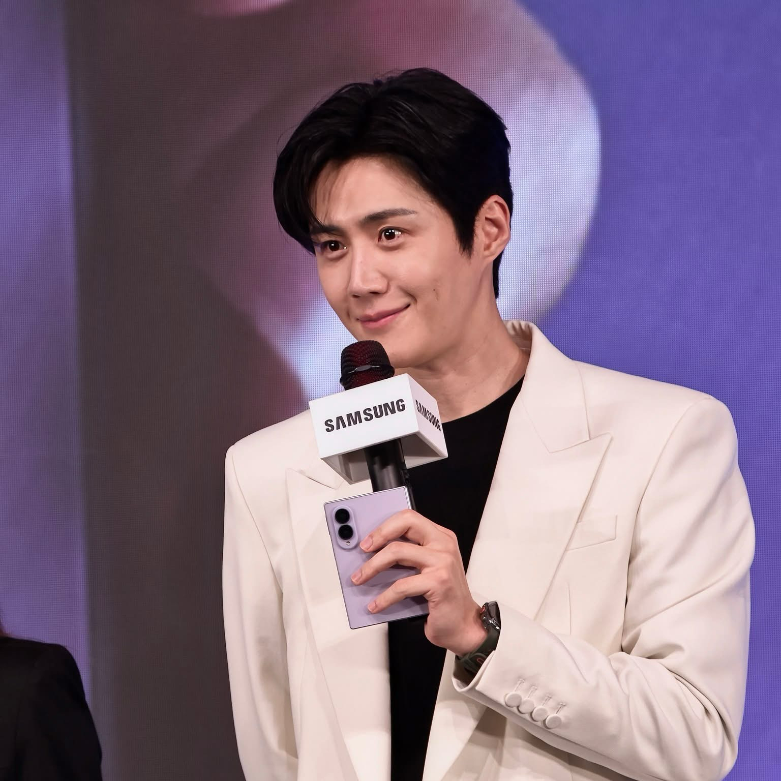 Behind-the-scenes cut of Kim Seonho