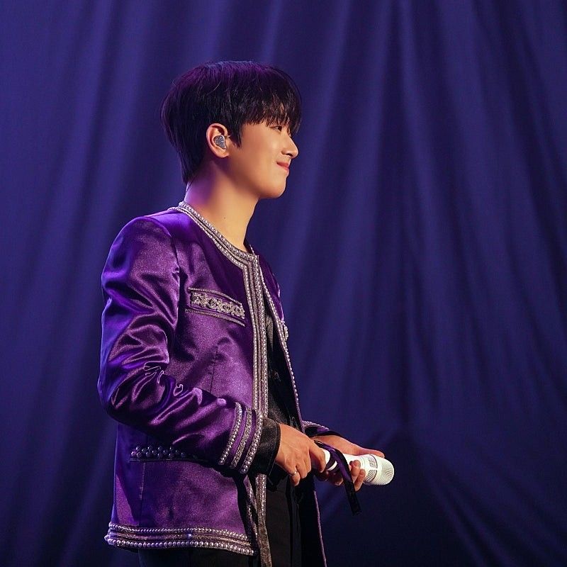 粉丝拍下的李灿元瞬间