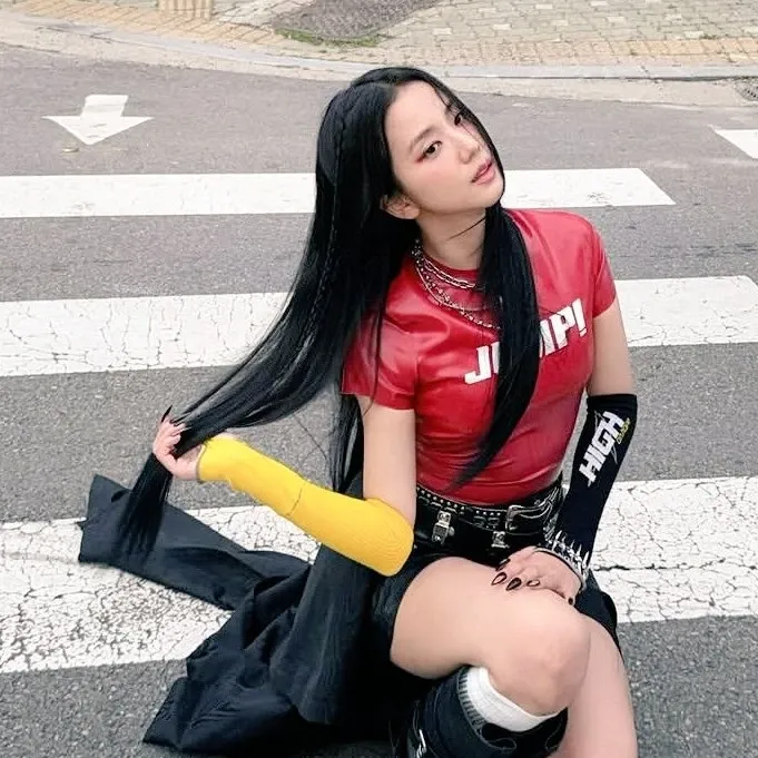 Recent activity shot of Jisoo (1995)