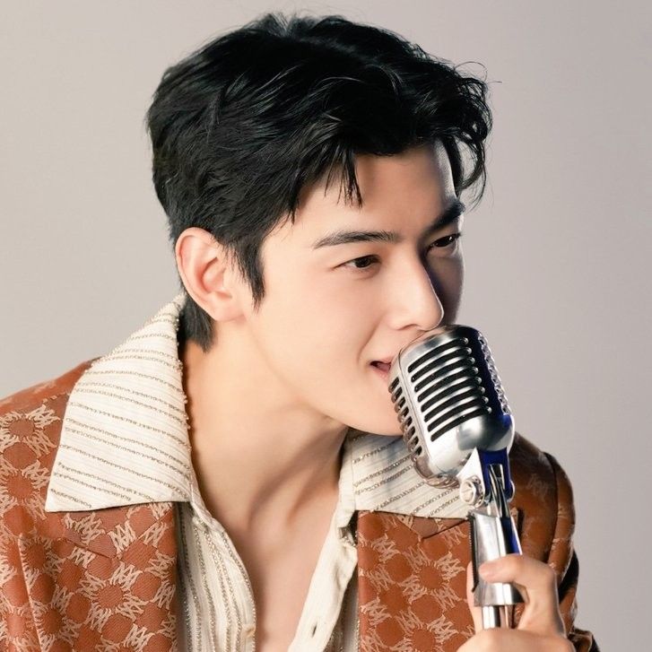 Recent activity shot of Cha Eunwoo