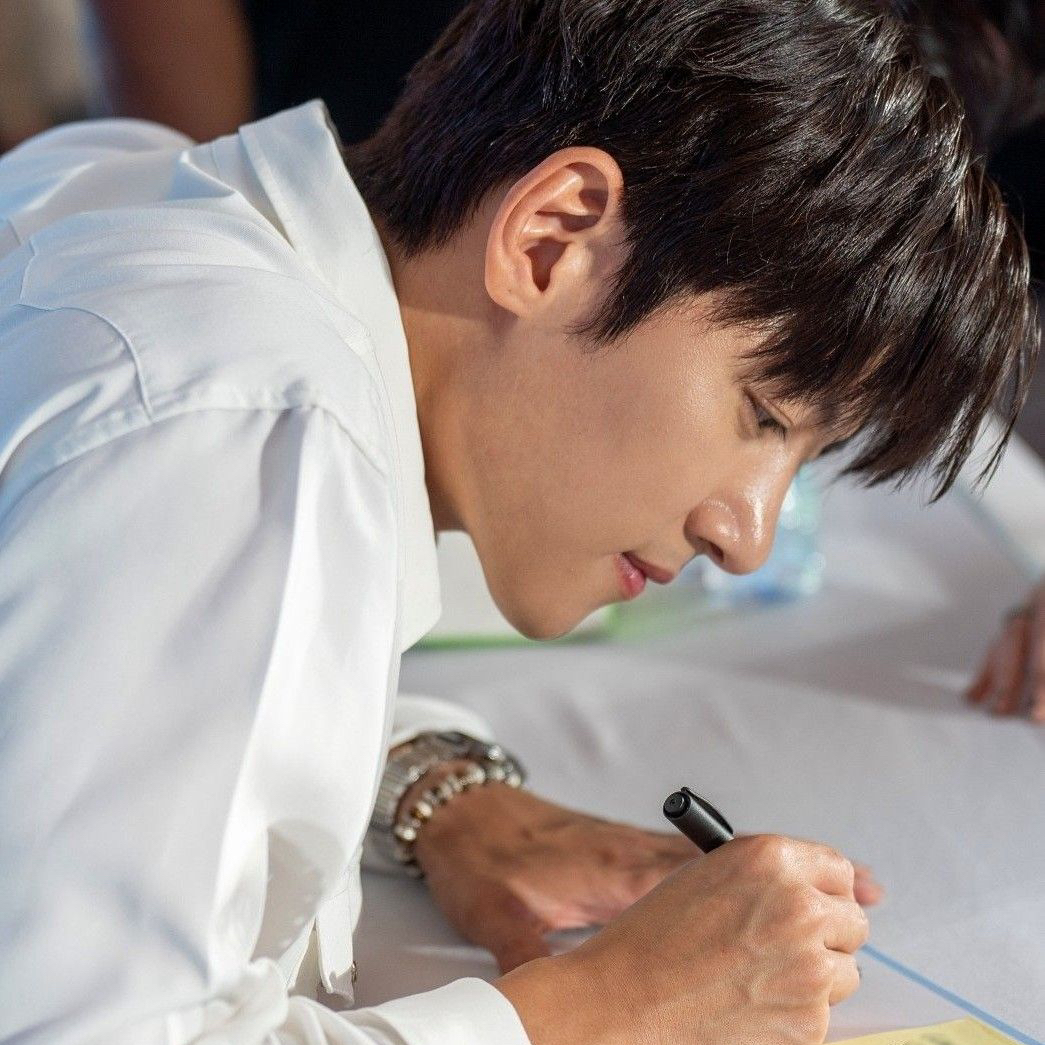 A moment captured by a fan of Ji Changwook