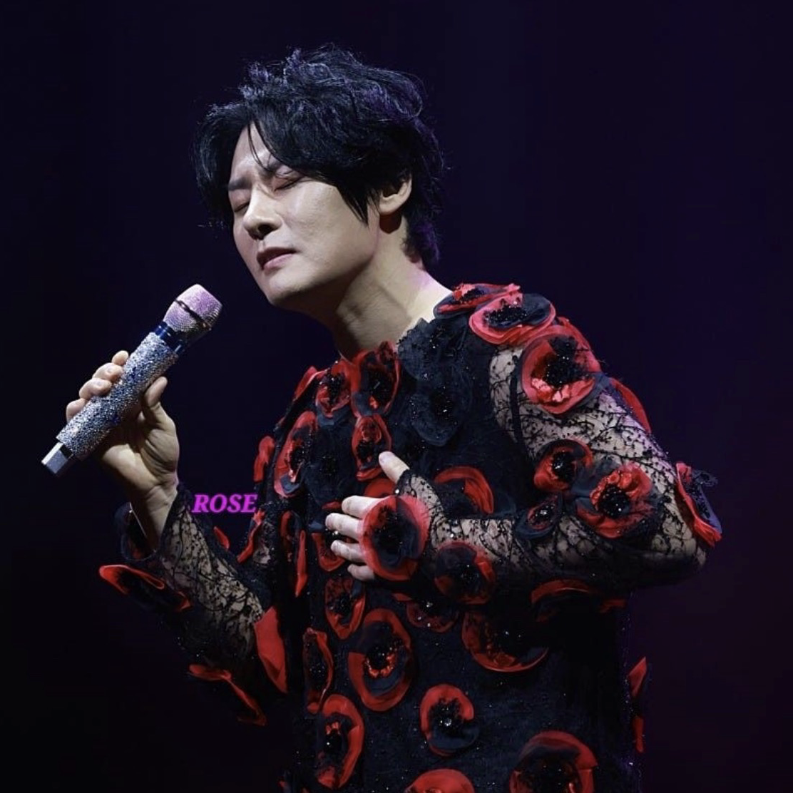 A moment captured by a fan of Kang Moonkyung