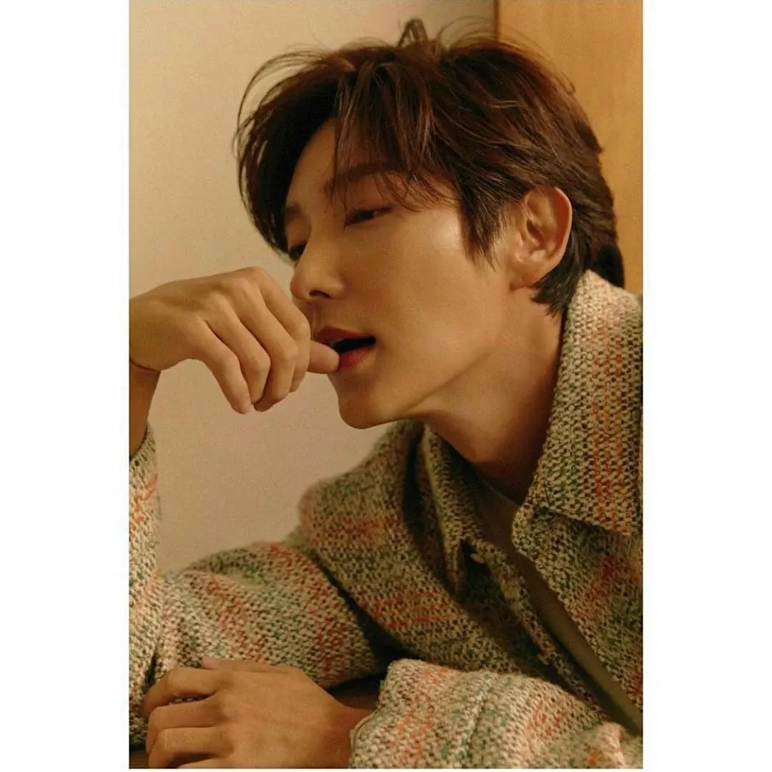 Behind-the-scenes cut of Lee Joongi