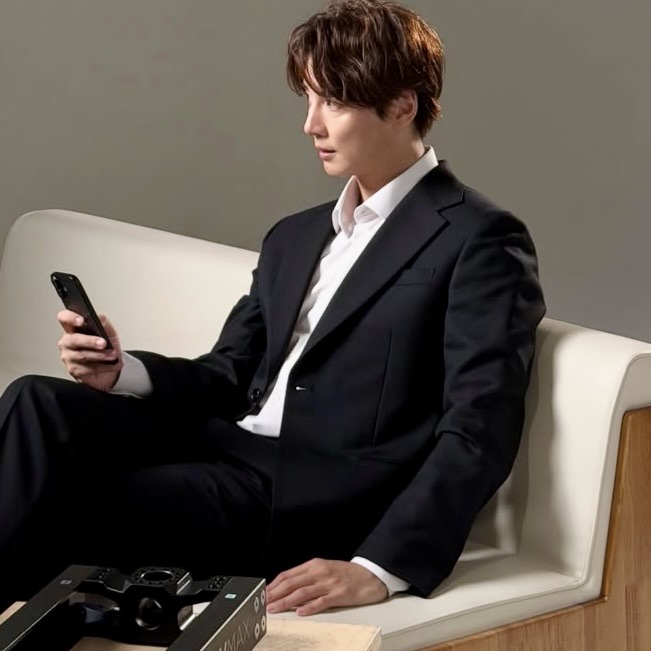 Behind-the-scenes cut of Yoon Shiyoon