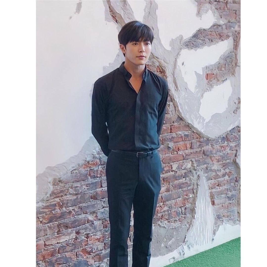 A moment captured by a fan of Kim Jaewook