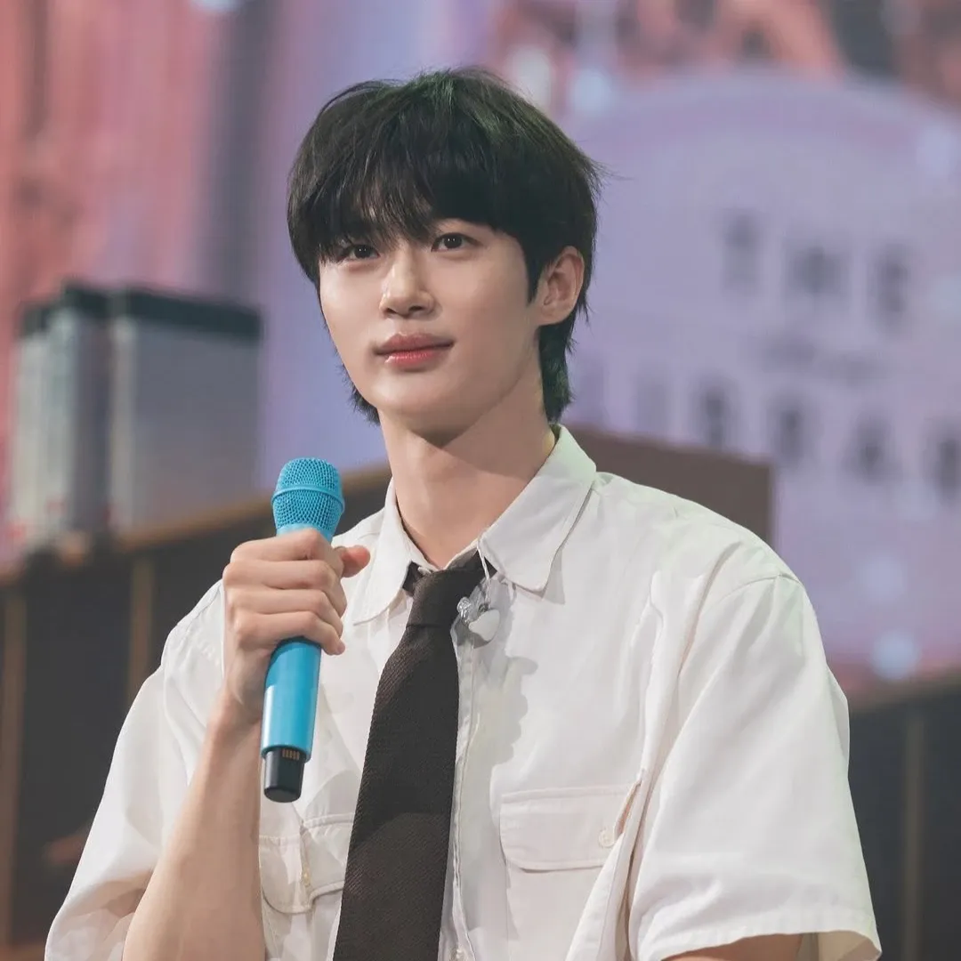 Behind-the-scenes cut of Byeon Wooseok