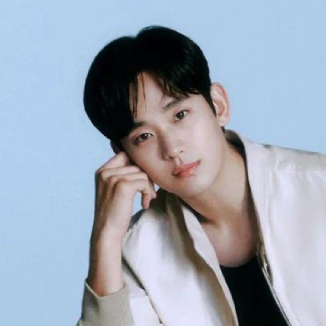 Foto kegiatan terbaru dari Kim Soohyun