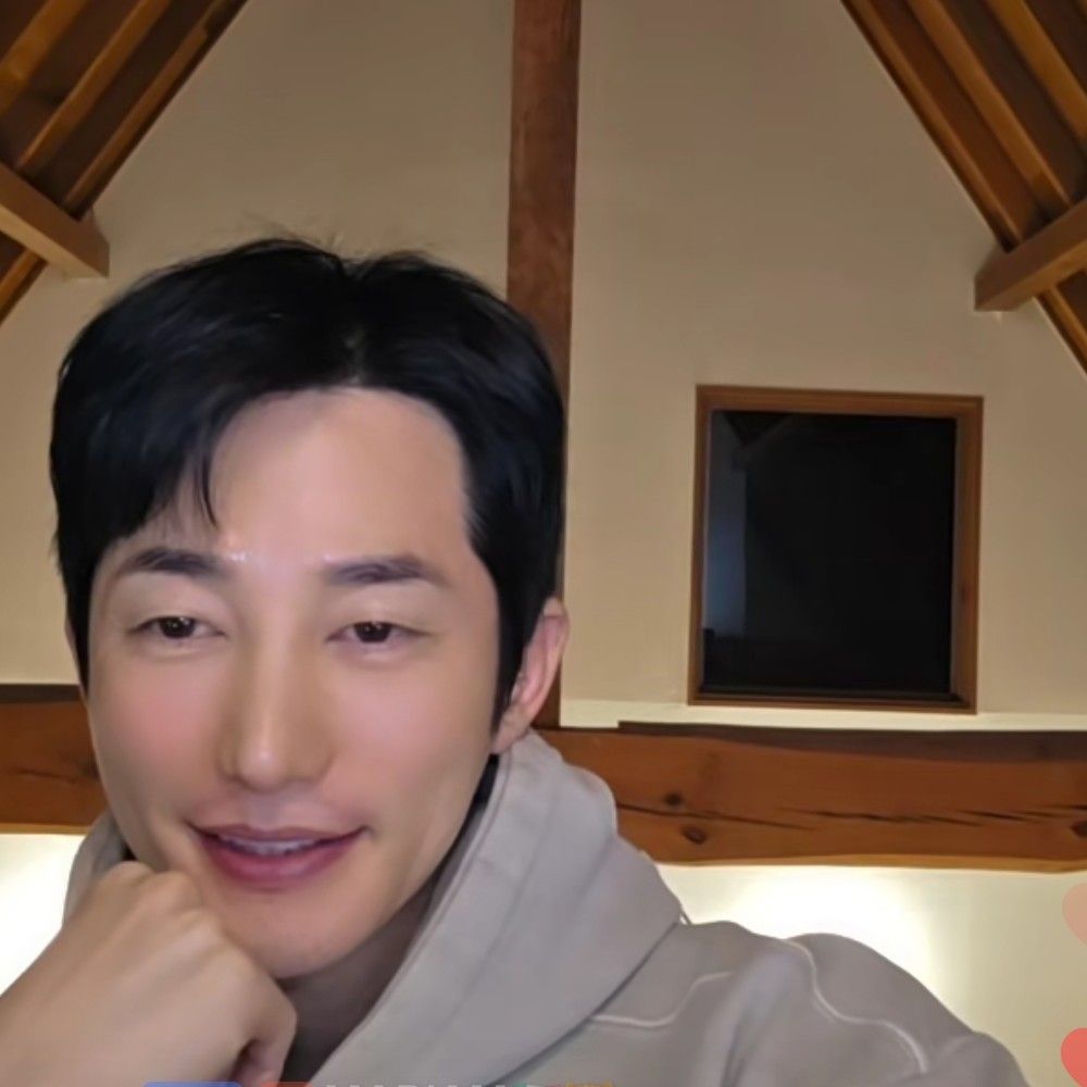 Behind-the-scenes cut of Park Sihoo